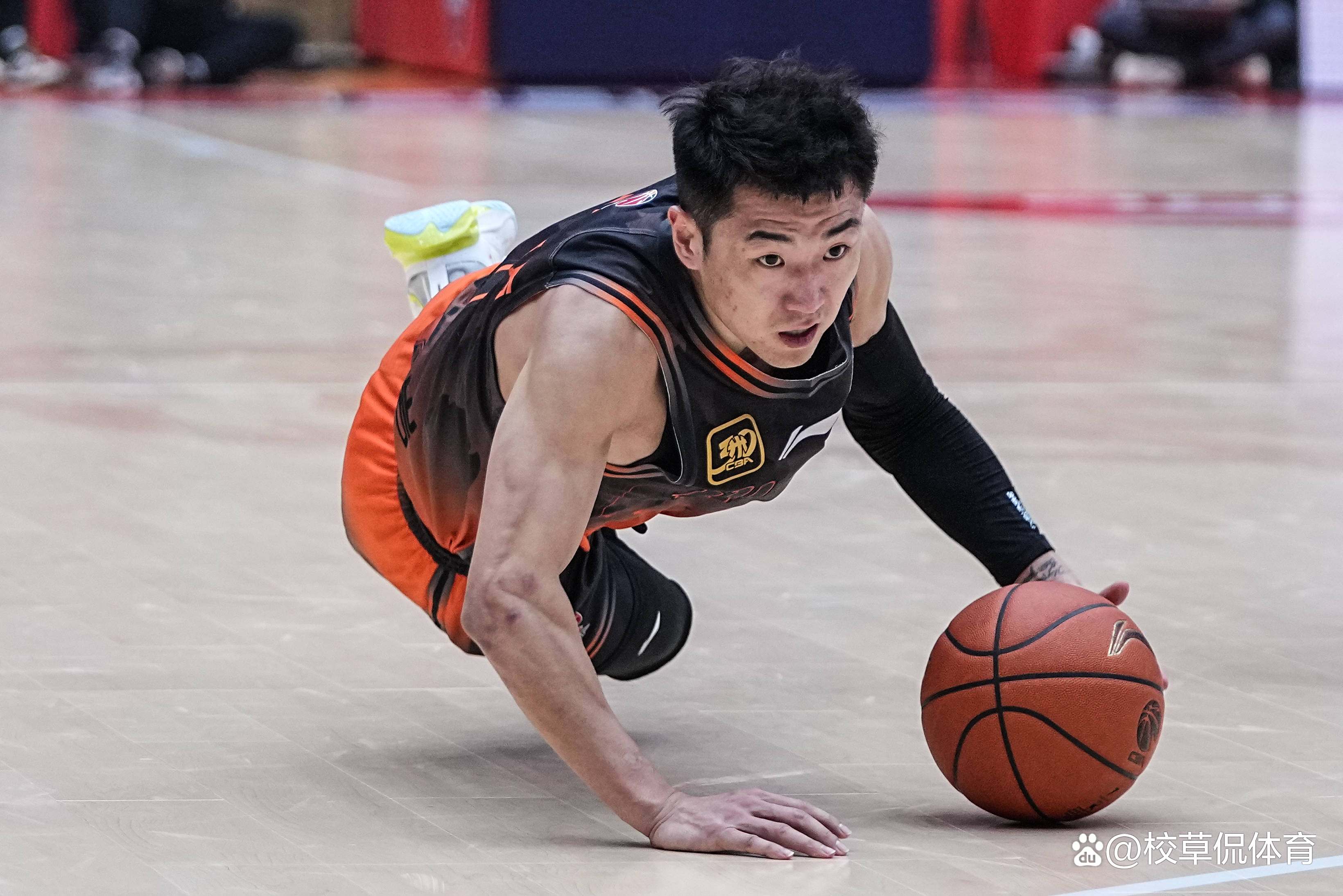CBA常规赛今夜走向成谜；江苏男篮外线爆发；令人意外；资深球员宣示担当的简单介绍