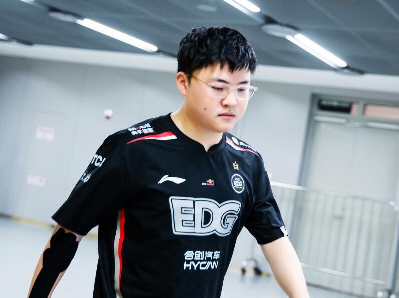 TL引发争议!,Uzi官方宣布败北新规全场沸腾不已 TL引发争议!,Uzi官方宣布败北新规全场沸腾不已