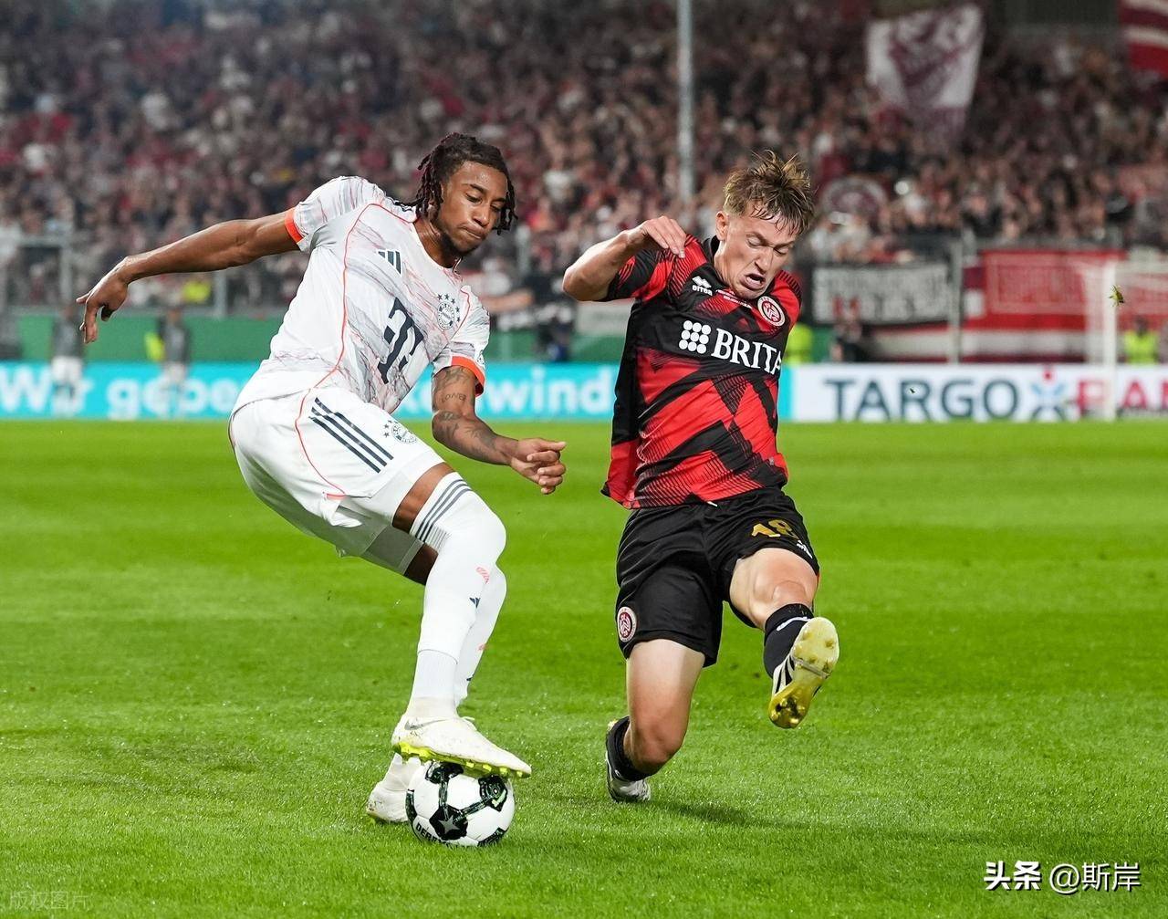星空体育- 转折点！曼联门线救险，德国杯转会期攻防权衡，气氛紧张，赛程密集仍需轮换