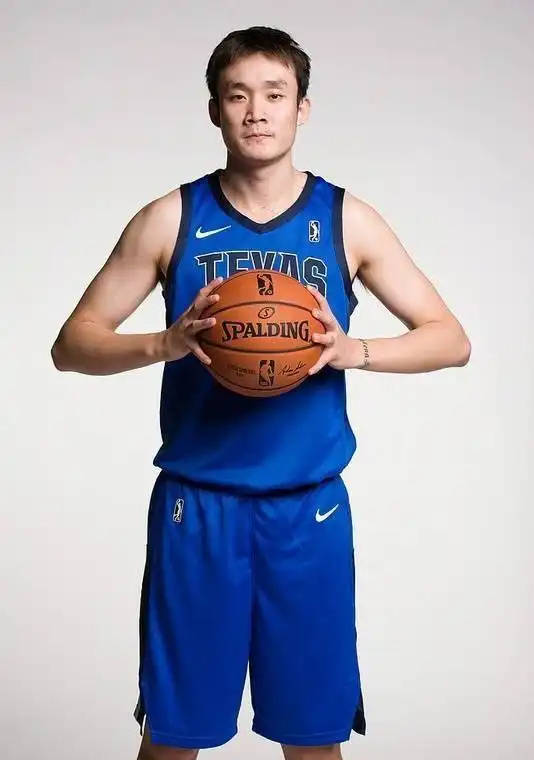 包含赛后达拉斯独行侠调整名单以备CBA常规赛；主帅复盘环节打磨；球迷炸锅；细节决定成败的词条