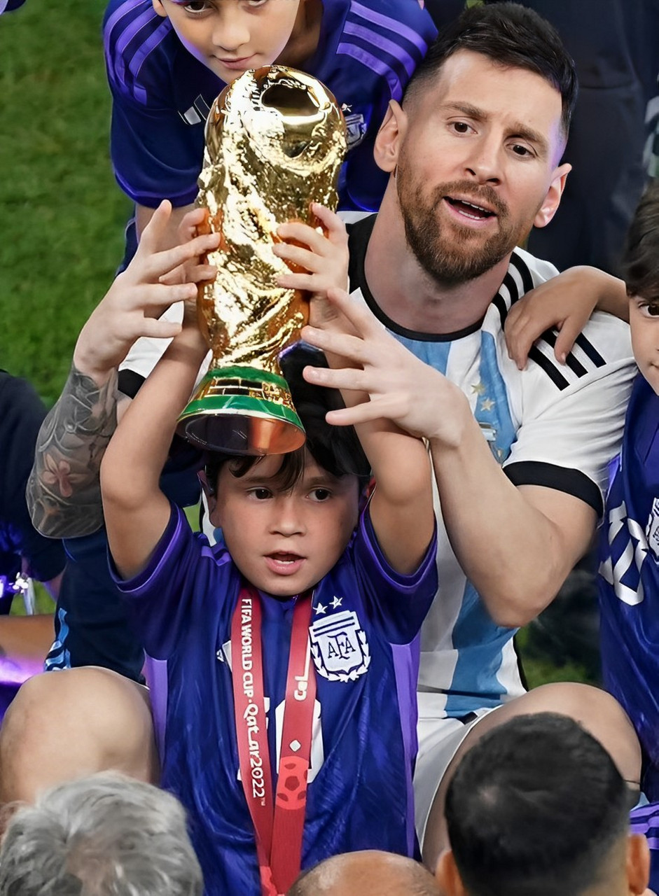 梅西回归赛场，大胜首场状态亮眼，SKT观众沸腾！的简单介绍